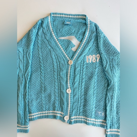 Taylor Swift 1989 Baby Blue Button Down Cardigan Sweater Taylor’s version XL-2XL - Picture 2 of 7